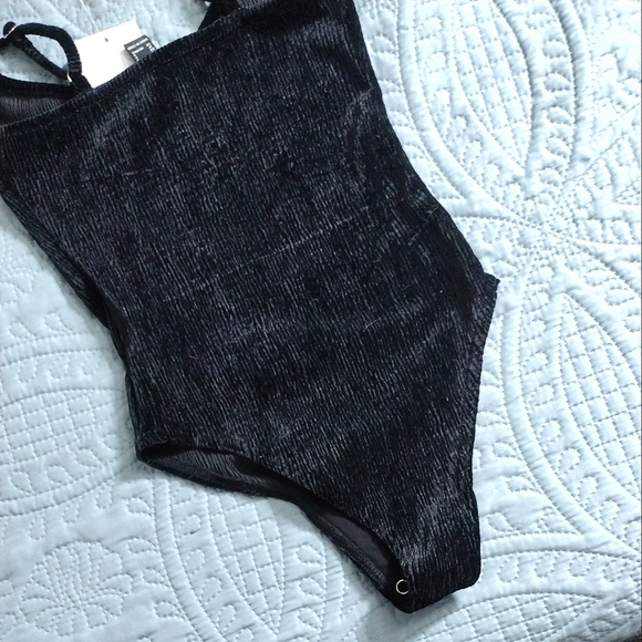 NWT Forever 21 ribbed black velvet bodysuit - Picture 5 of 10